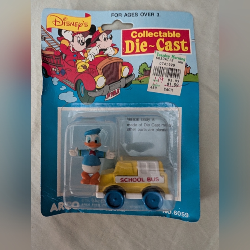 Disney Collectible Die-Cast Donald Duck School Bus Toy
